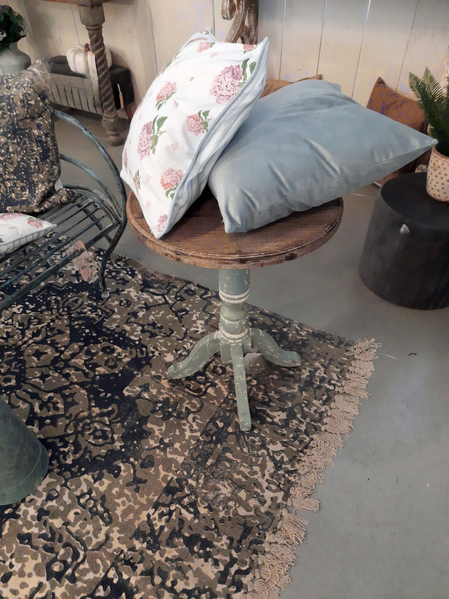 Tavolino rotondo in legno grigio-blu, Ø 48x65 cm