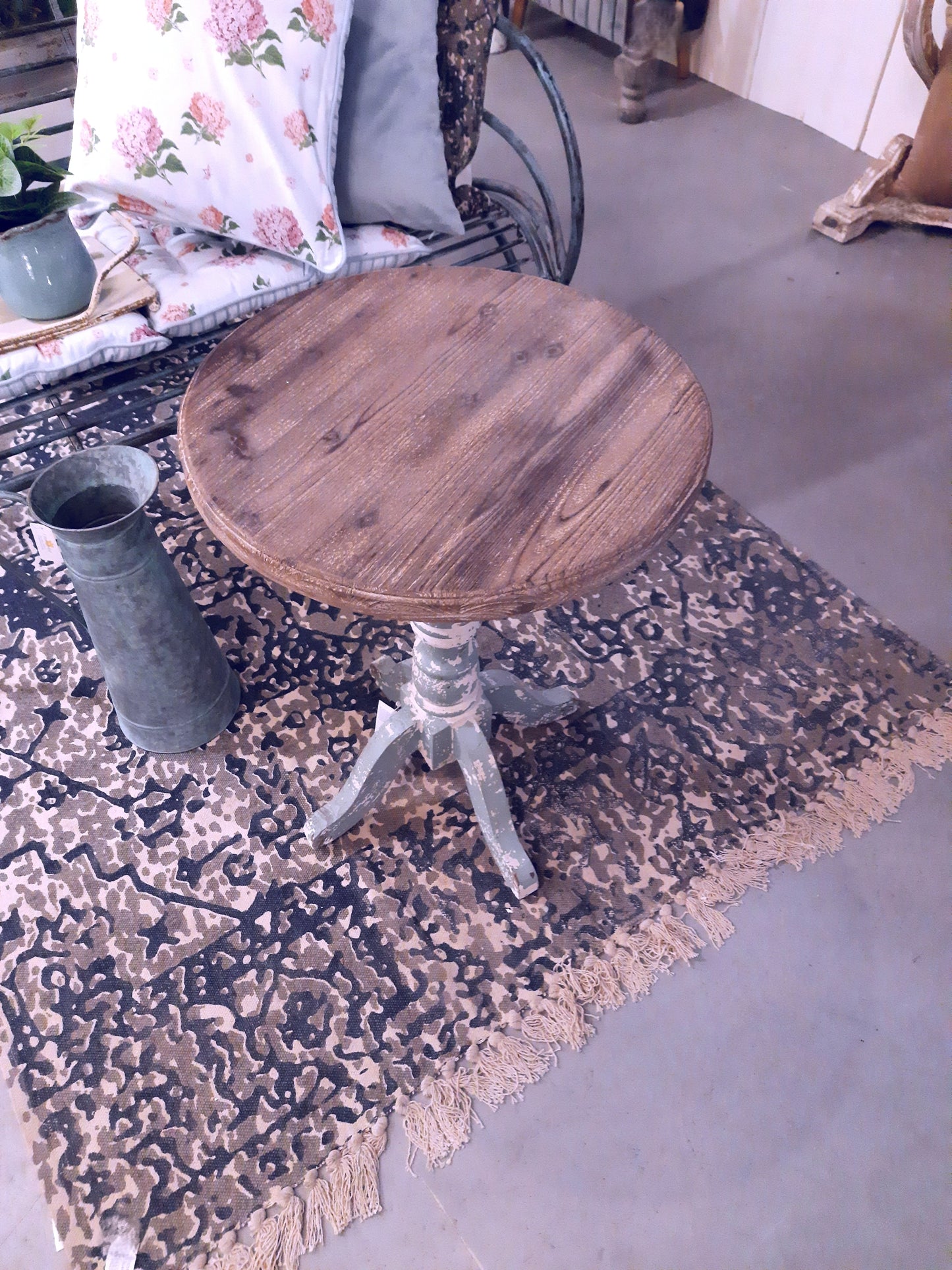 Tavolino rotondo in legno grigio-blu, Ø 48x65 cm