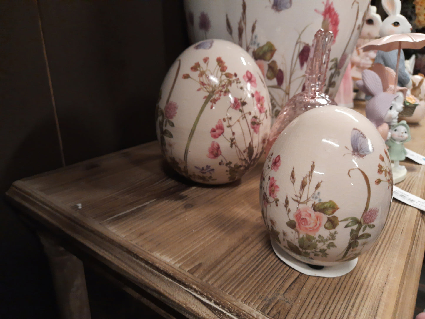 Decorazione primaverile per uova di Pasqua con prati fioriti in ceramica, Clayre & Eef