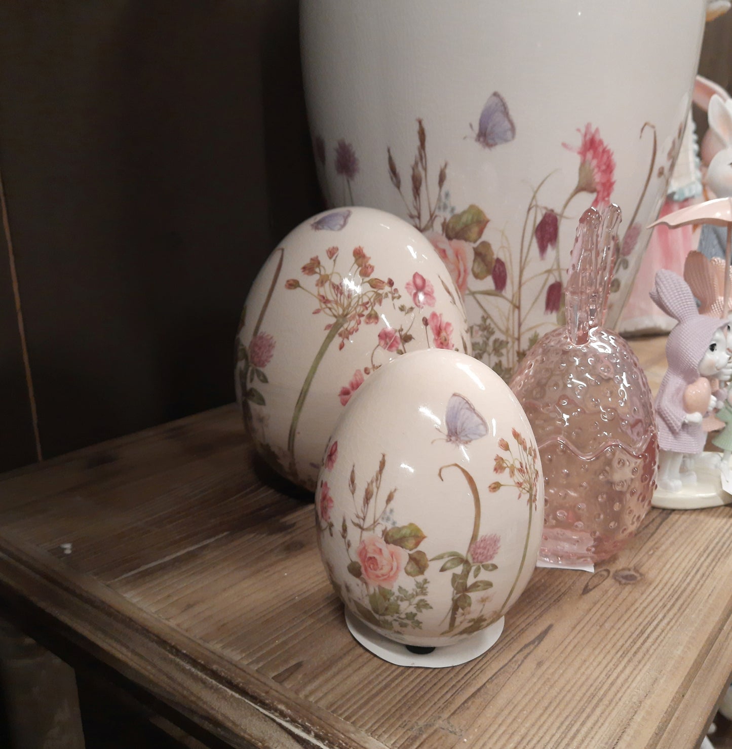 Decorazione primaverile per uova di Pasqua con prati fioriti in ceramica, Clayre & Eef