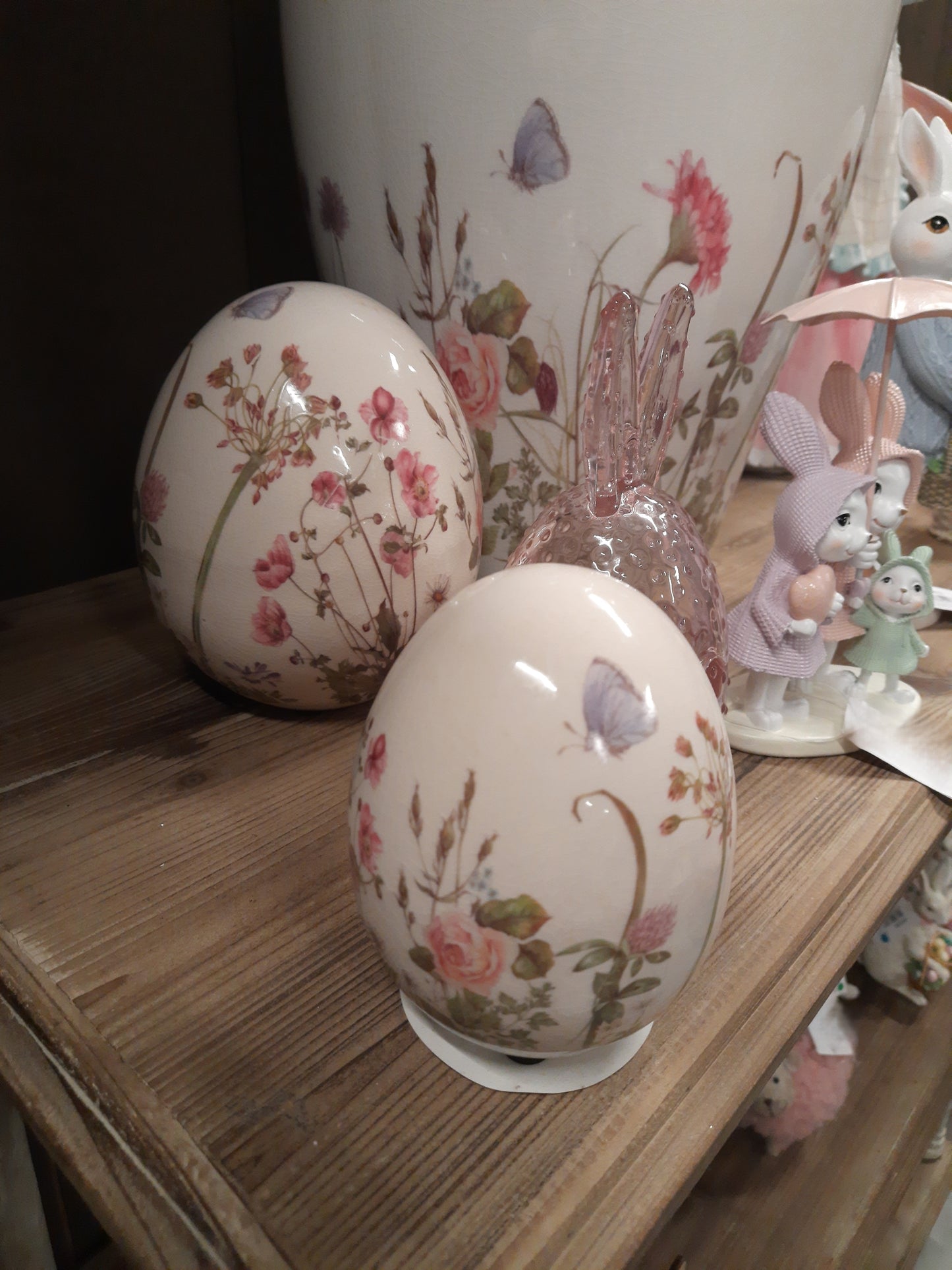 Decorazione primaverile per uova di Pasqua con prati fioriti in ceramica, Clayre & Eef