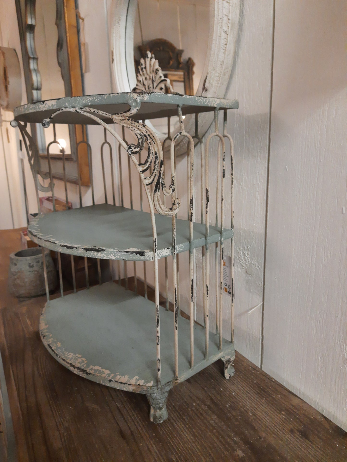 Shabby Chic Regal aus Metall in Grün-Beige