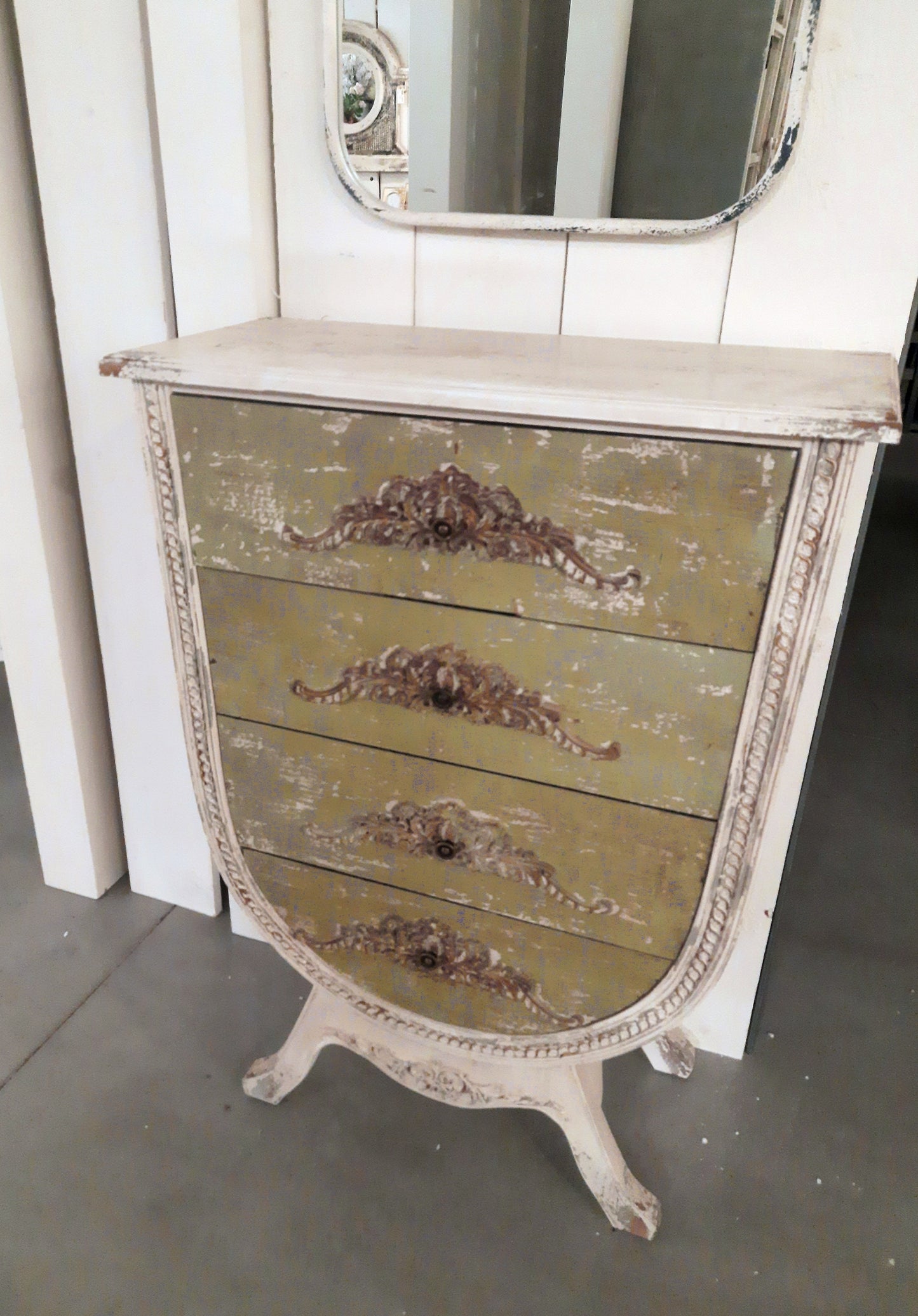 Cassettiera in legno bianco e verde