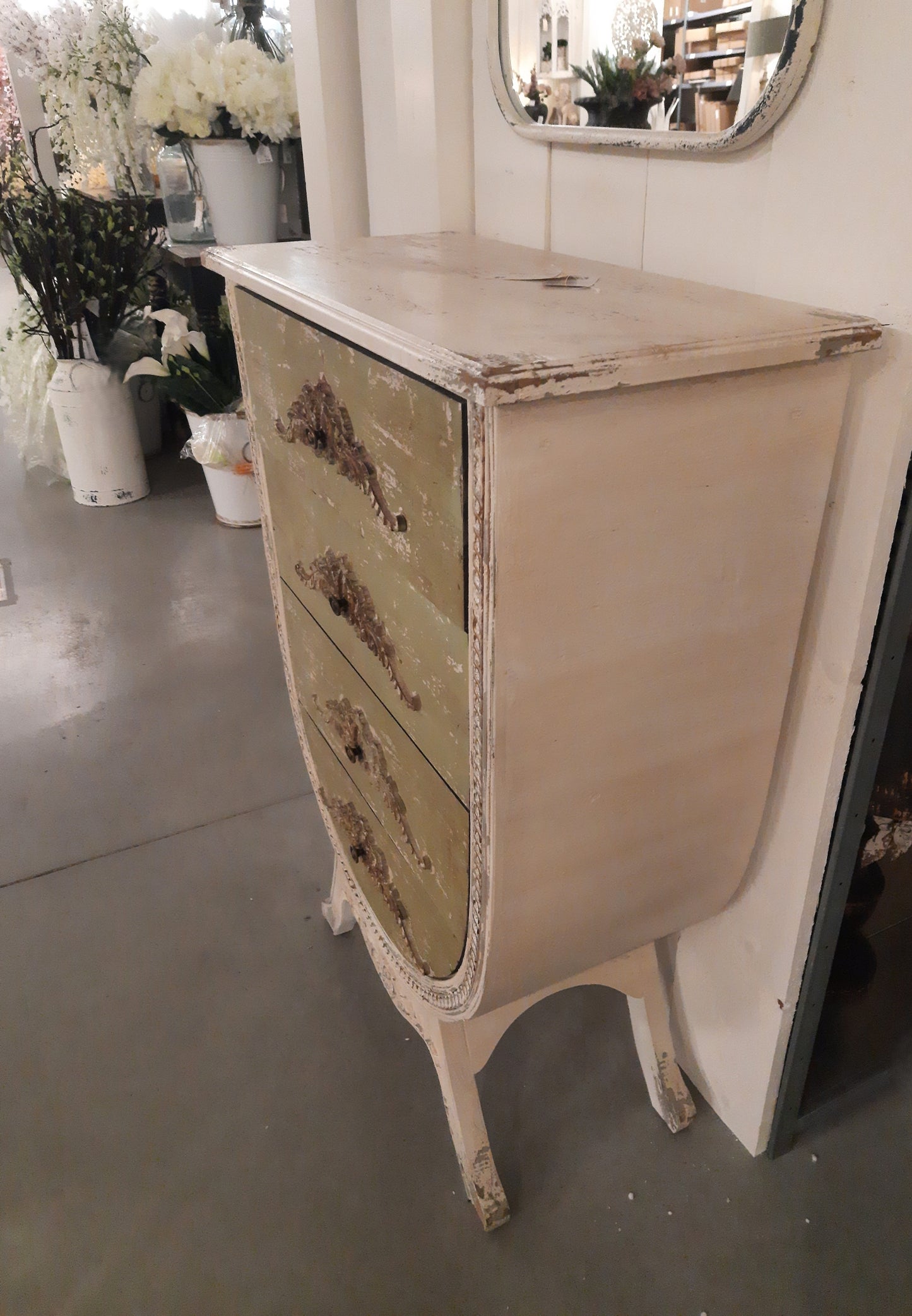Cassettiera in legno bianco e verde