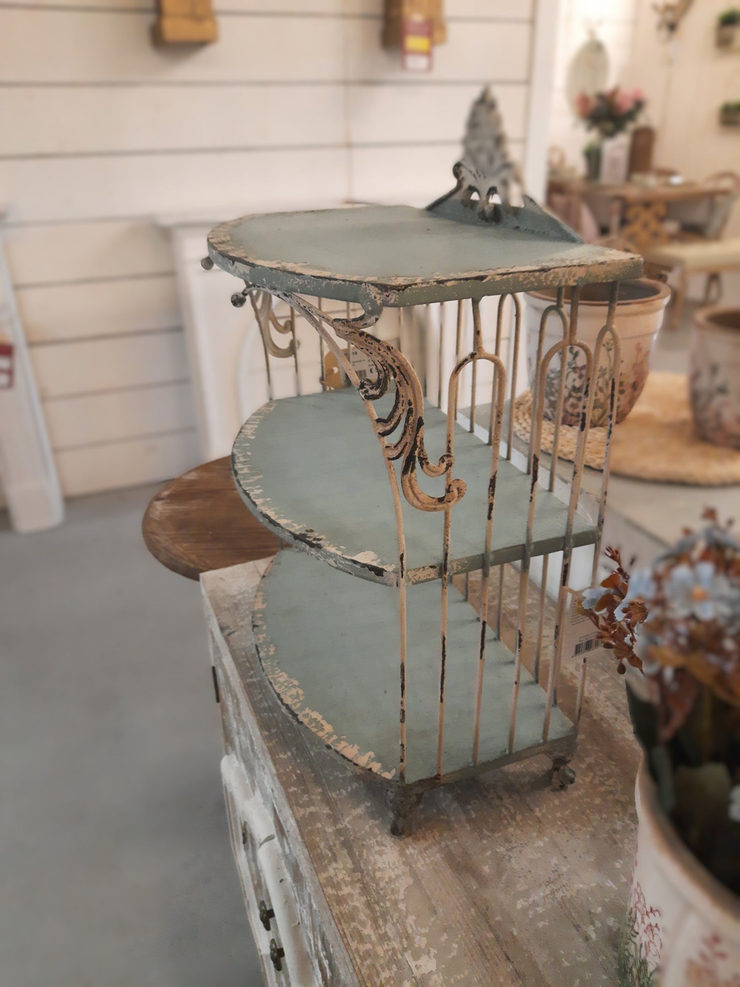 Shabby Chic Regal aus Metall in Grün-Beige
