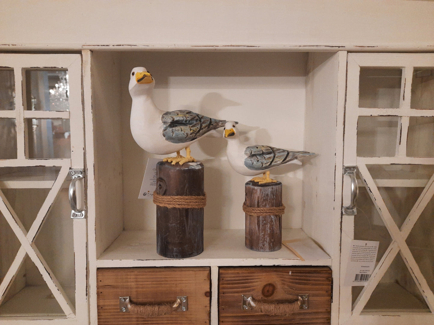 Mobiletto da parete in legno bianco con cassetti e ganci in stile country