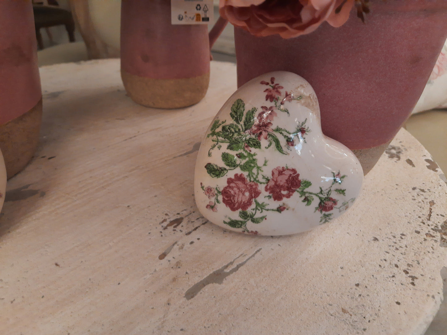 Cuore decorativo in ceramica con motivo a rosa vintage