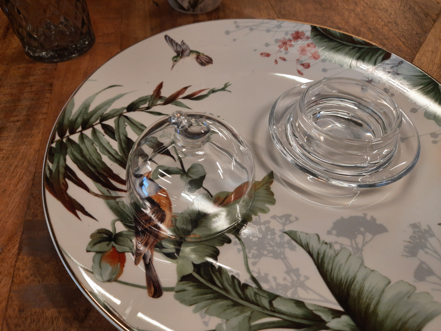 Butterdose aus Glas im Landhausstil
