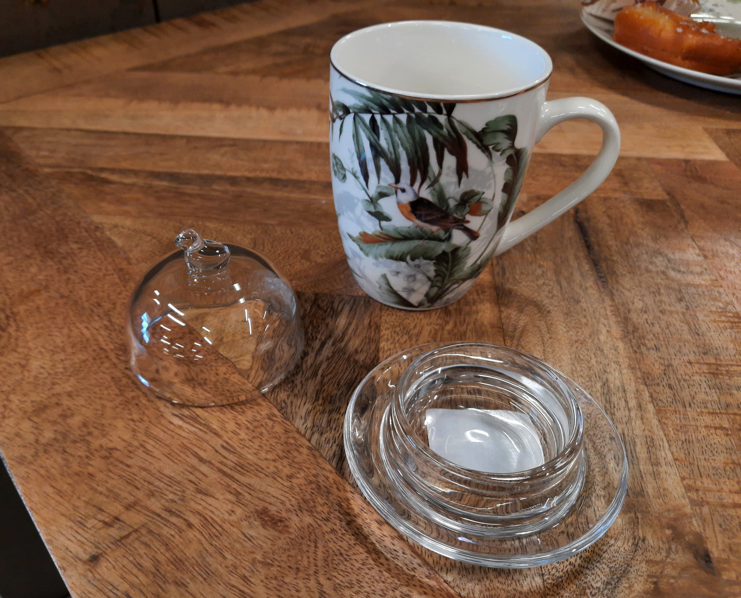 Butterdose aus Glas im Landhausstil