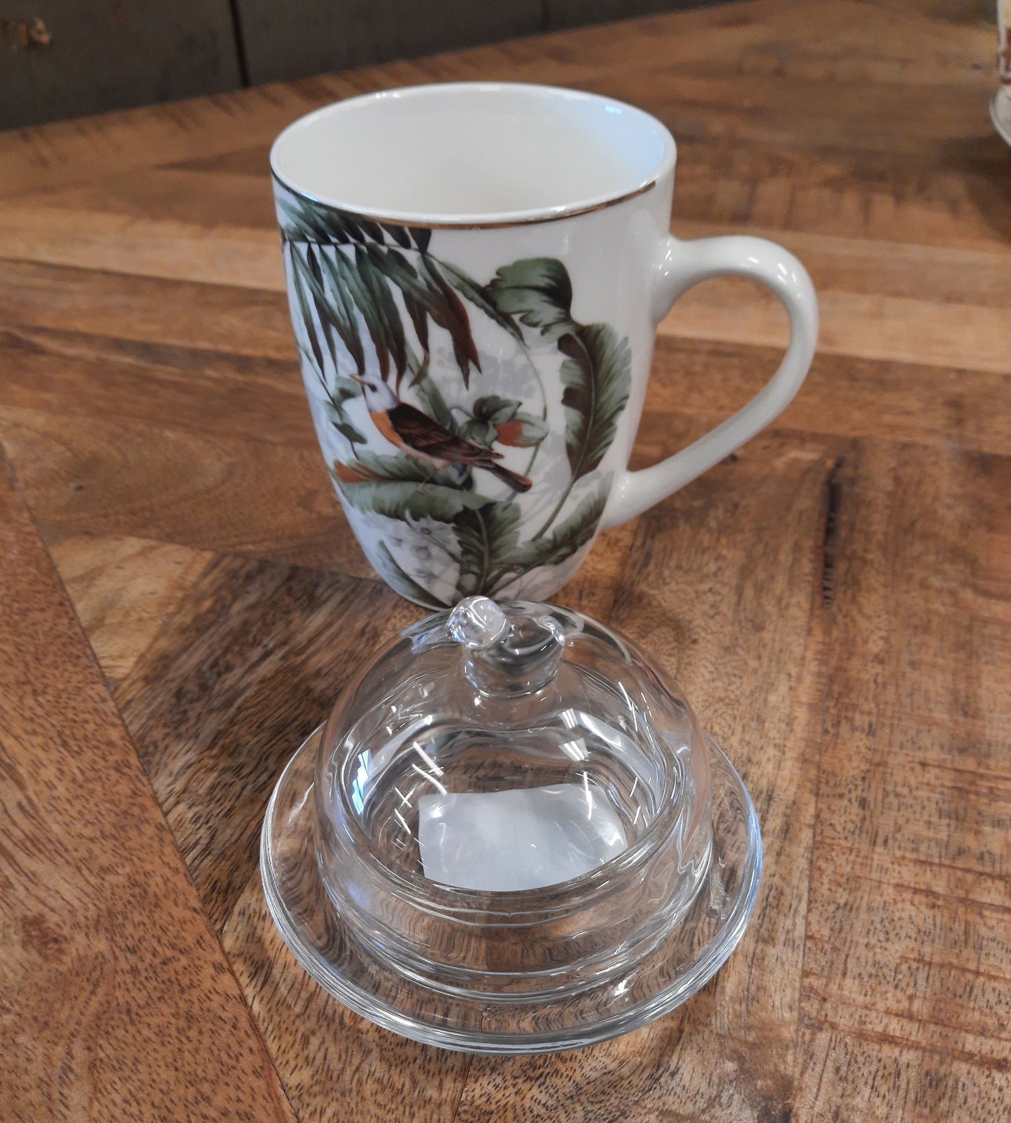 Butterdose aus Glas im Landhausstil