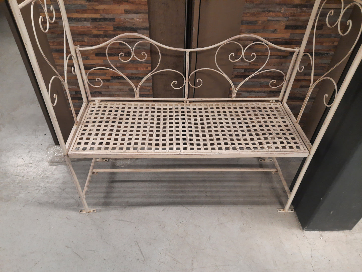 Arco per rose con panca in ferro beige in stile rustico