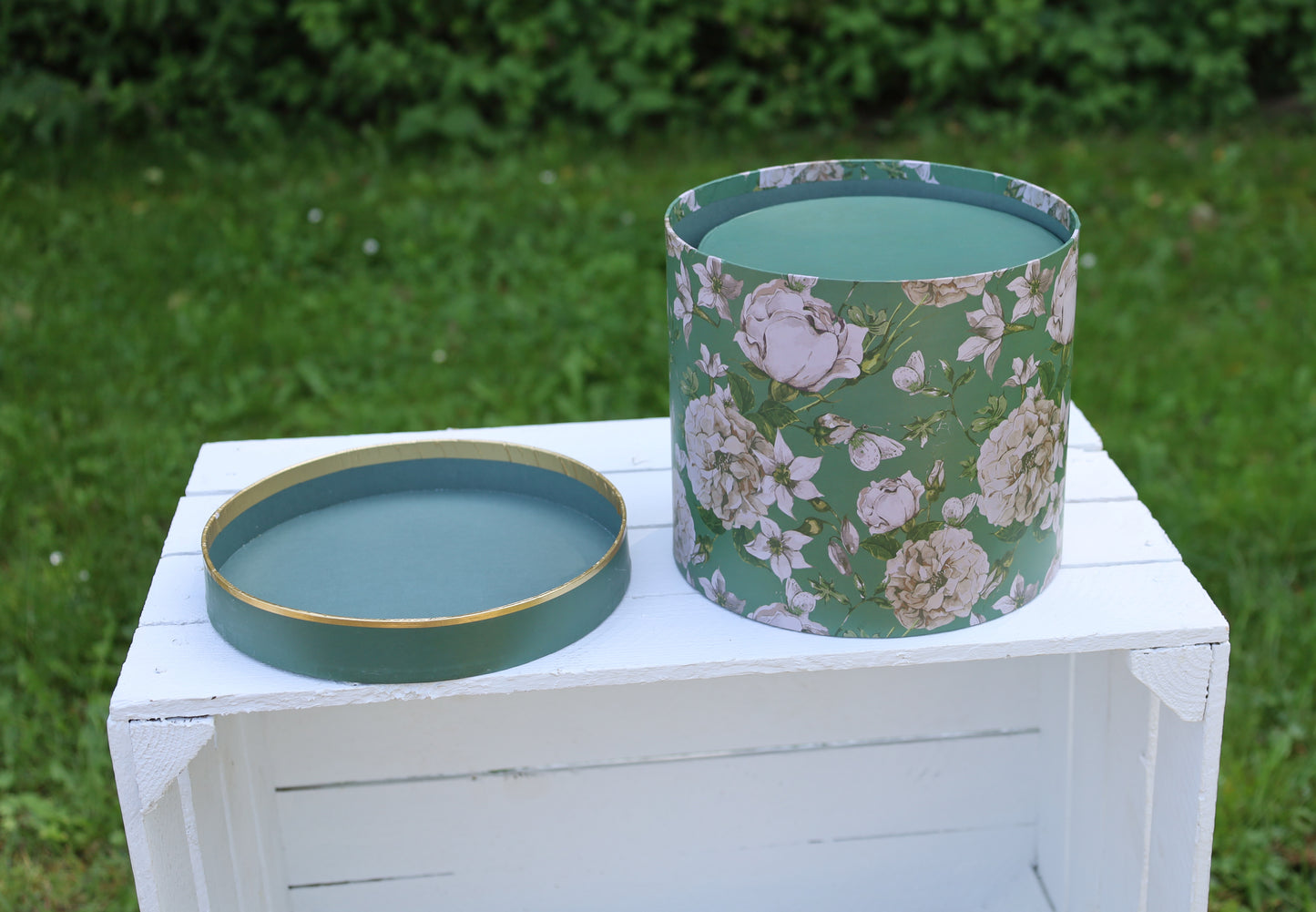 Runde Schachteln aus Pappe mit Blumenmotiv in grün, 3er Set
