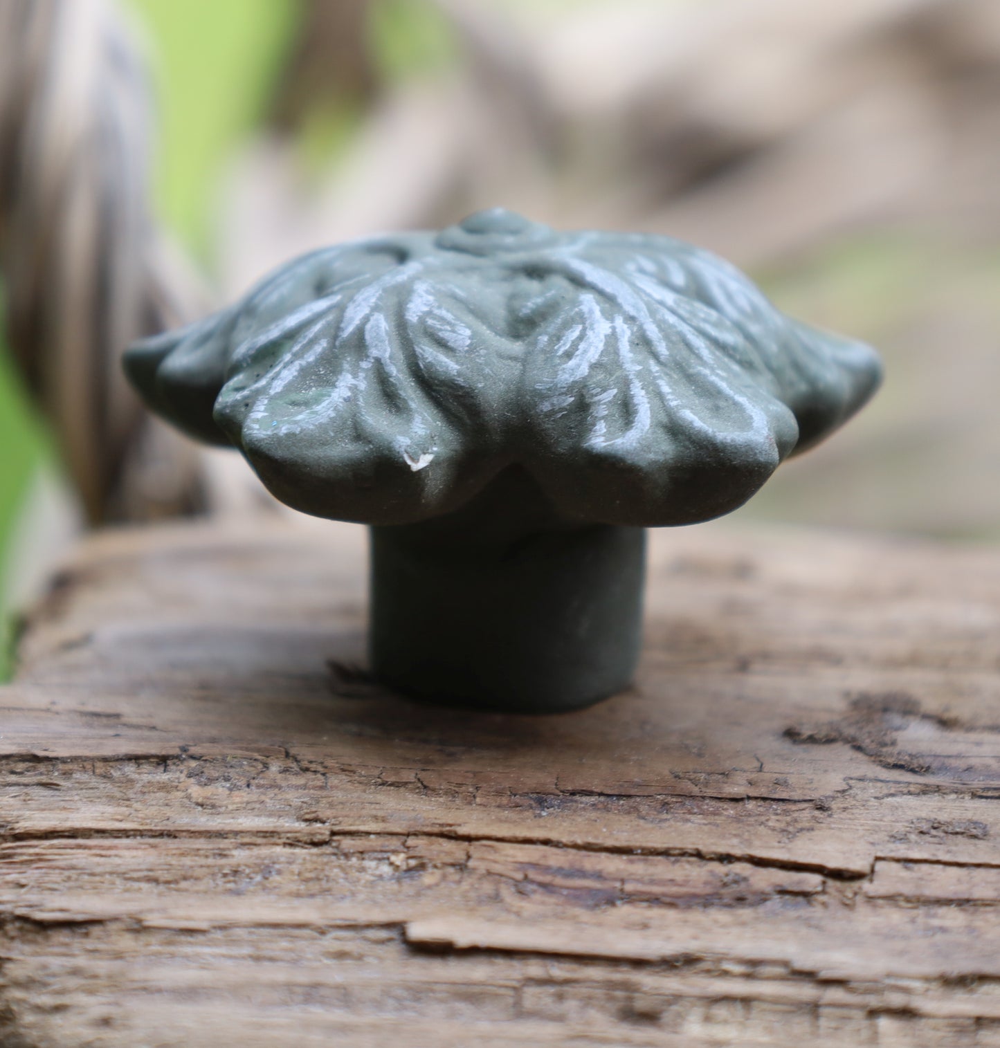 Pomello per mobili verde a forma di foglie