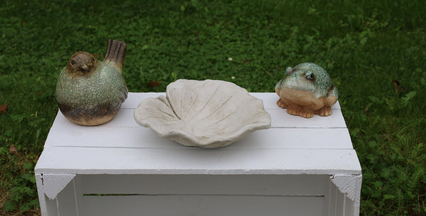 Rana in ceramica verde-marrone