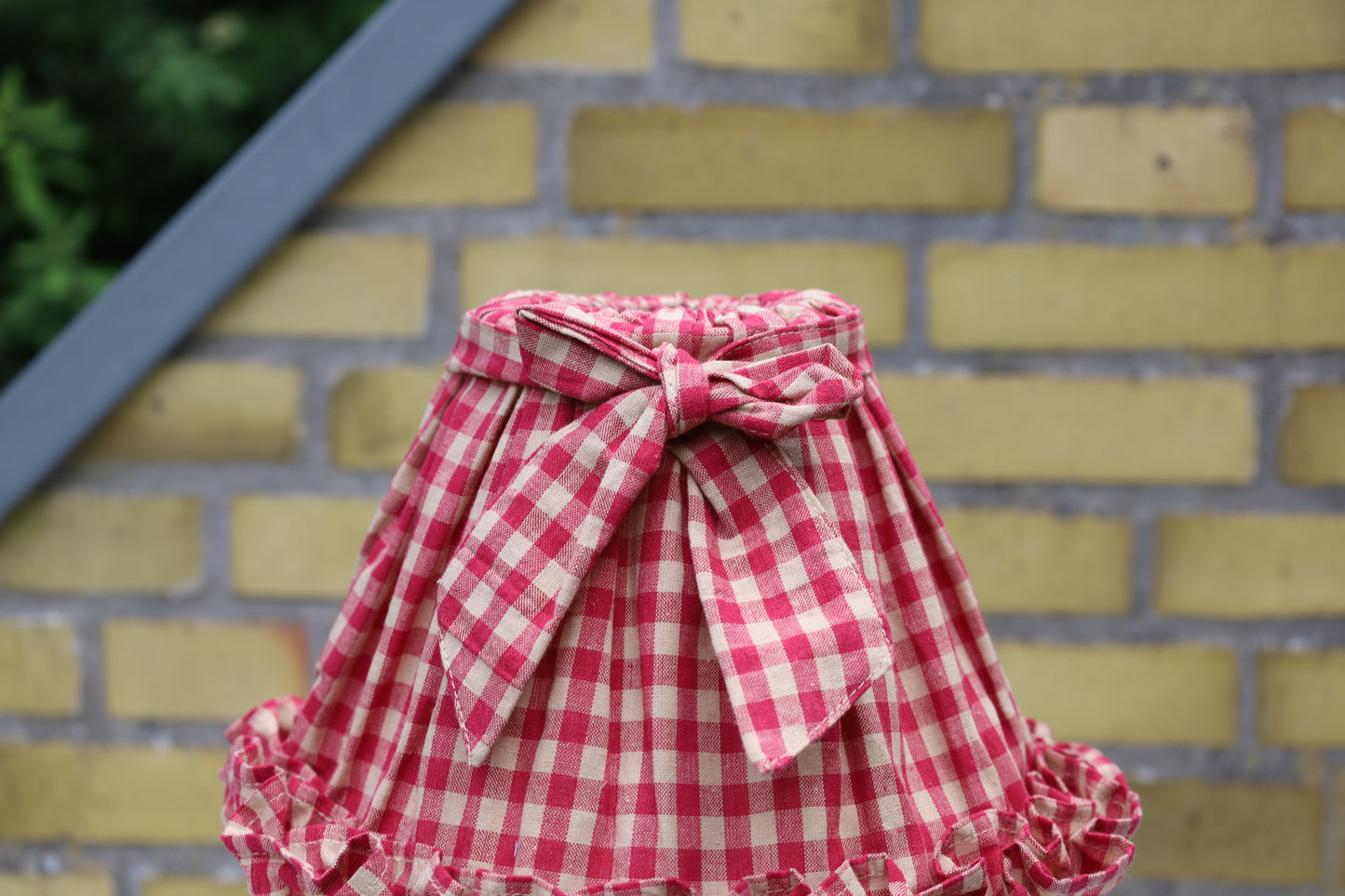 Paralume in cotone con motivo a quadri rosso-beige