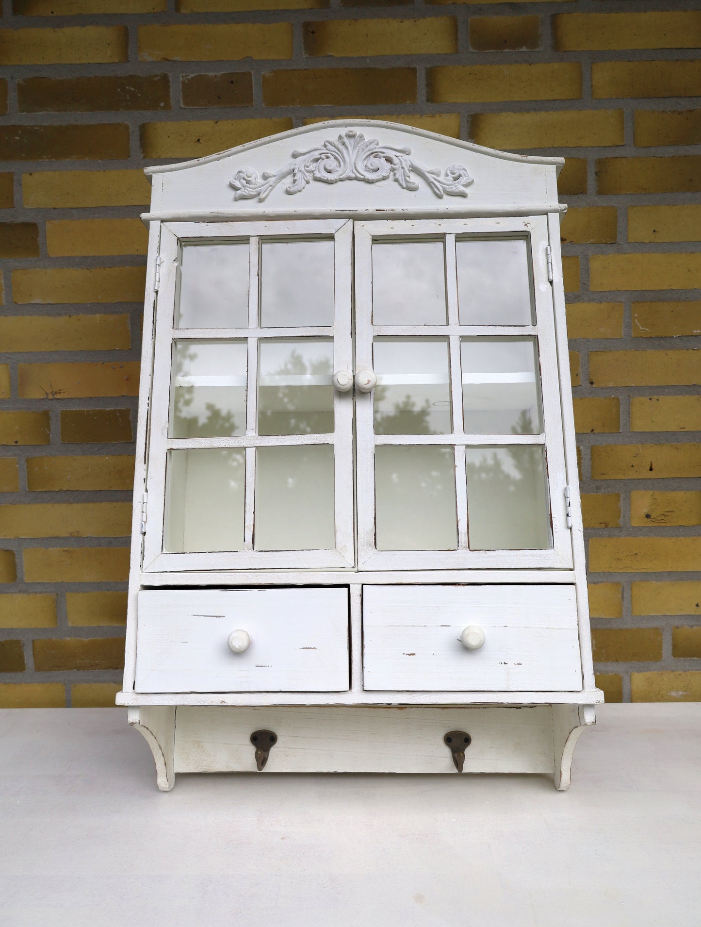 Mobiletto da parete in legno Shabby Chic bianco, con cassetti e ganci