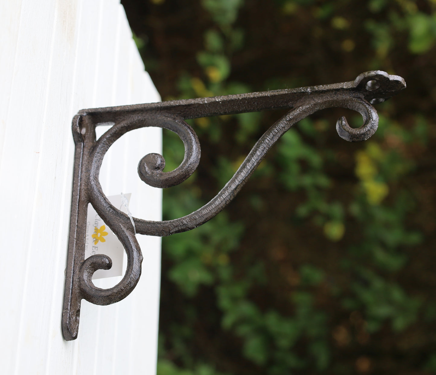 Decorative shelf console / hanging basket holder made of iron in country house style