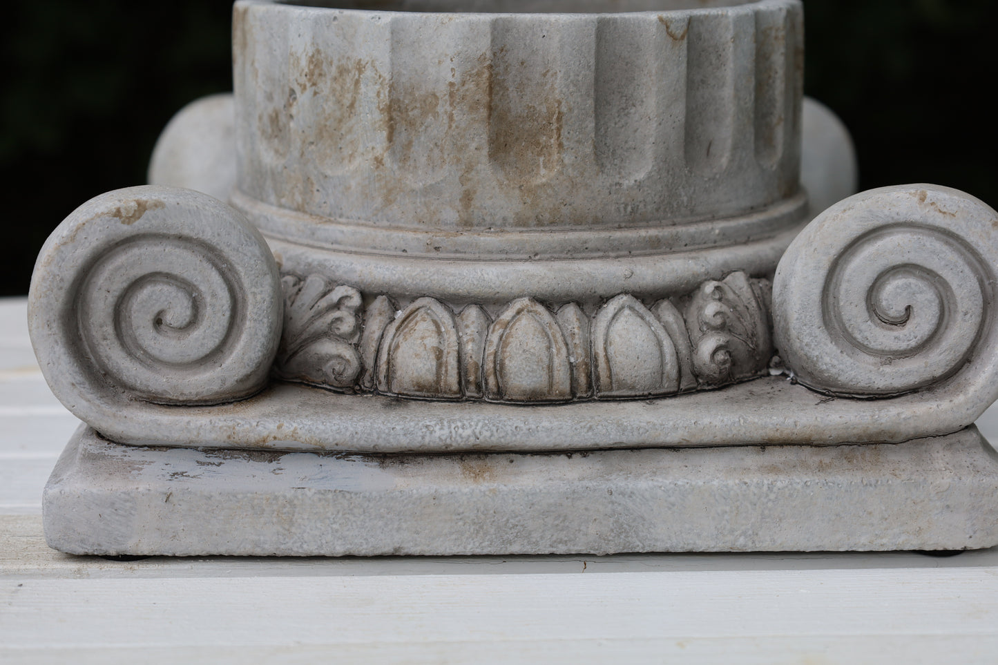 Vaso per piante in pietra fusa grigia, classica colonna antica