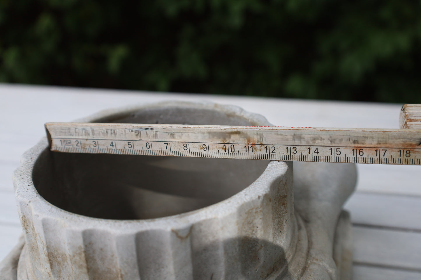 Vaso per piante in pietra fusa grigia, classica colonna antica