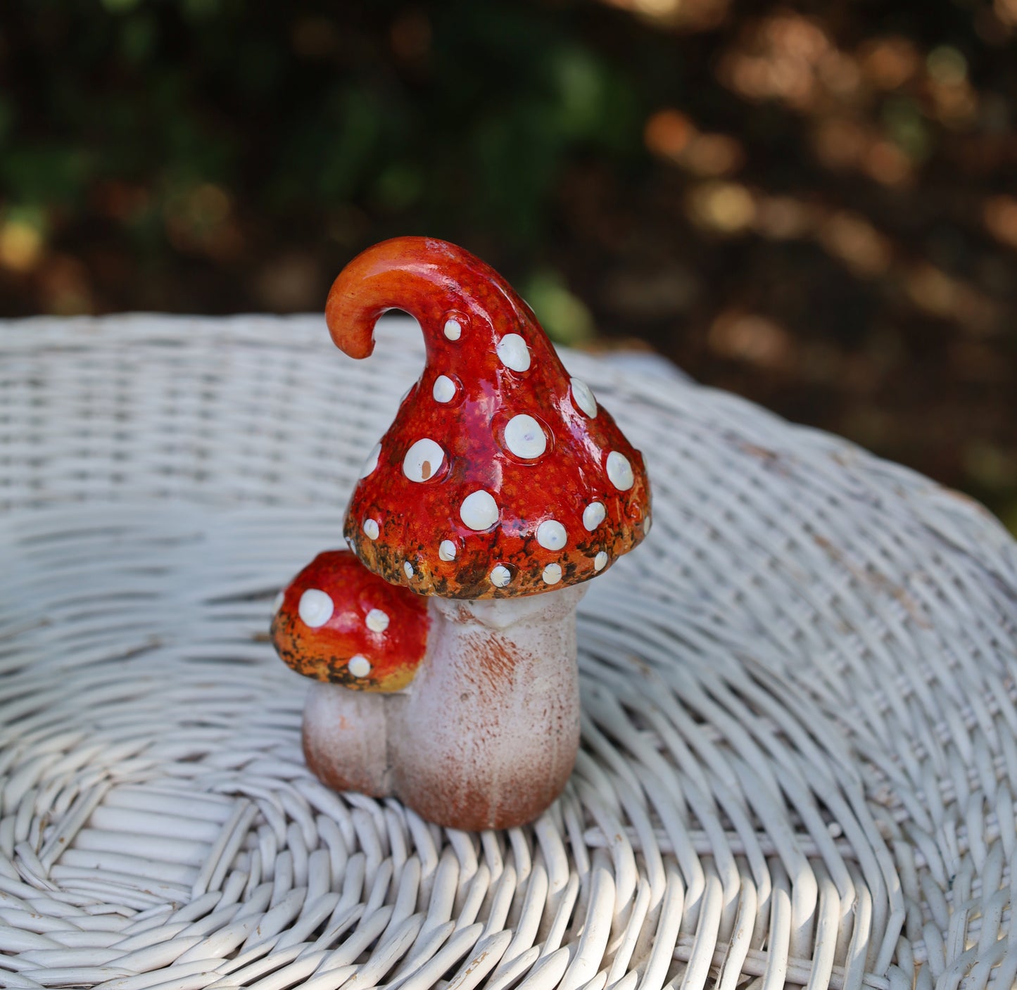 Funghi da favola: incantevole decorazione autunnale in ceramica