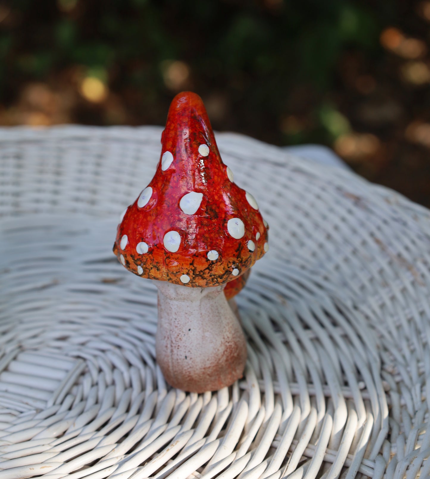 Funghi da favola: incantevole decorazione autunnale in ceramica