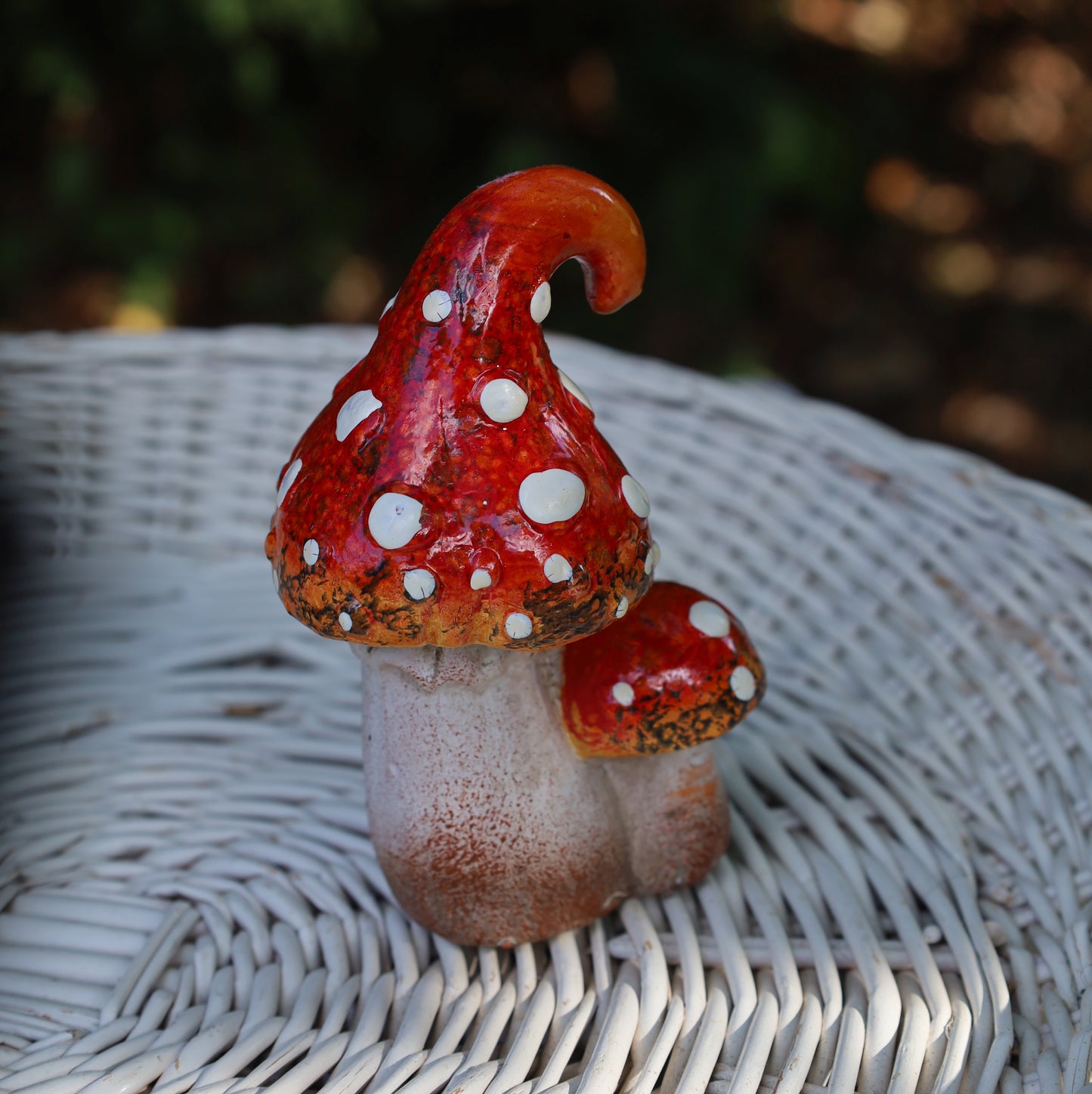 Funghi da favola: incantevole decorazione autunnale in ceramica