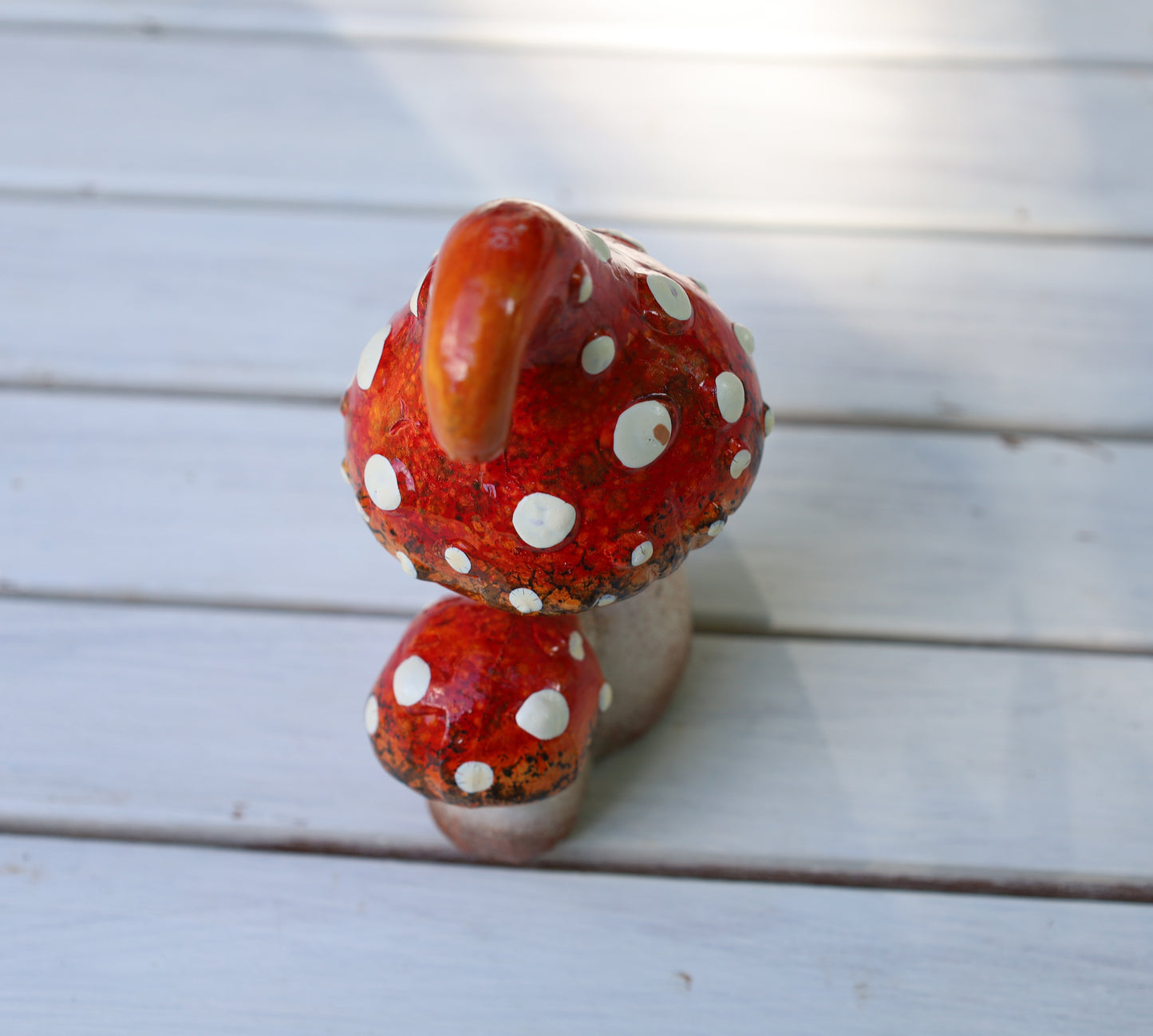 Funghi da favola: incantevole decorazione autunnale in ceramica