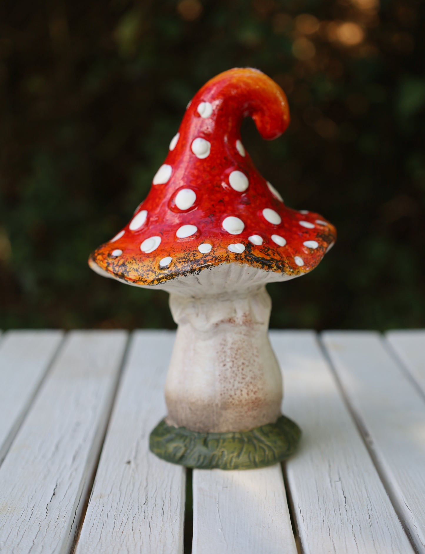 Funghi da favola: incantevole decorazione autunnale in ceramica