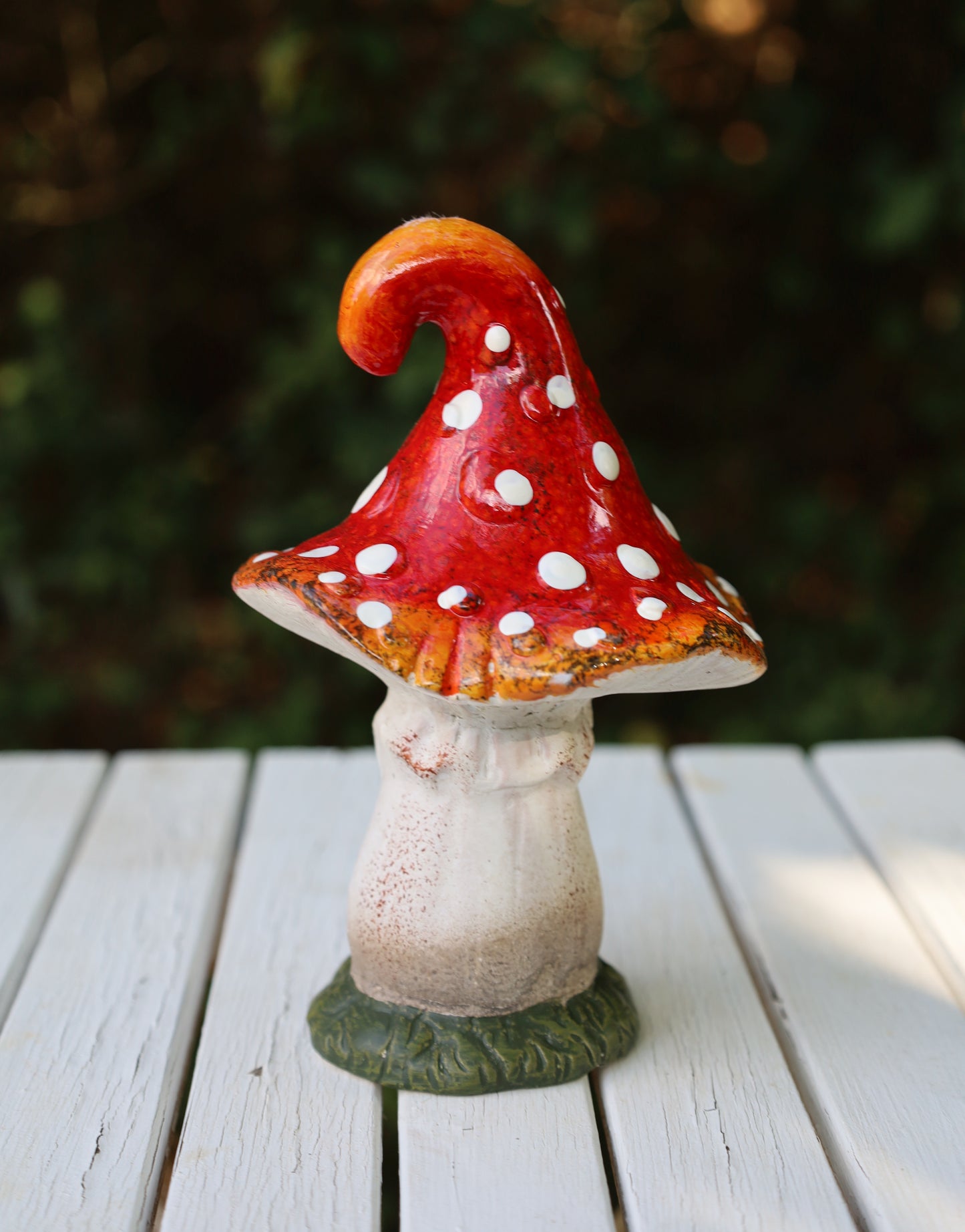 Funghi da favola: incantevole decorazione autunnale in ceramica
