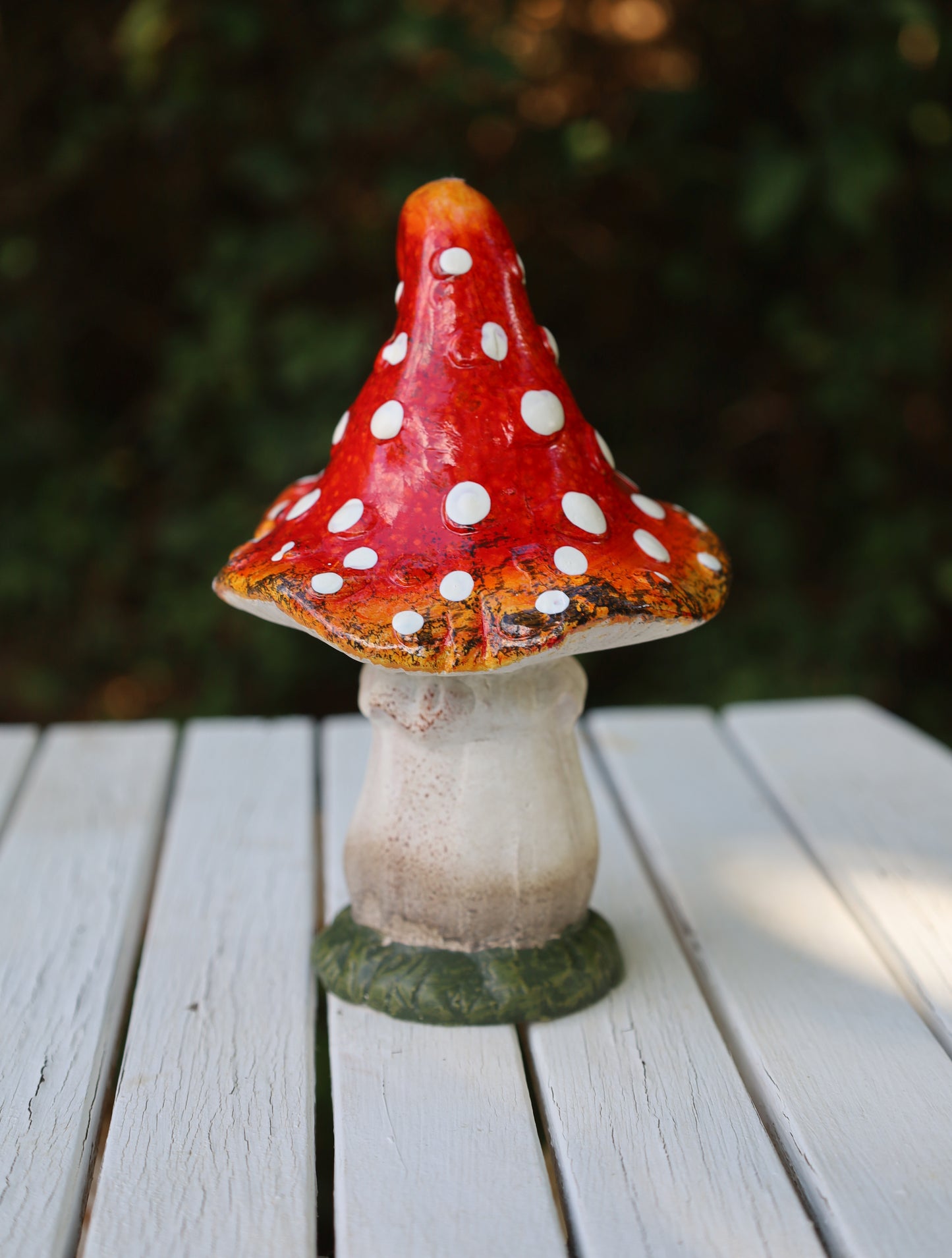 Funghi da favola: incantevole decorazione autunnale in ceramica