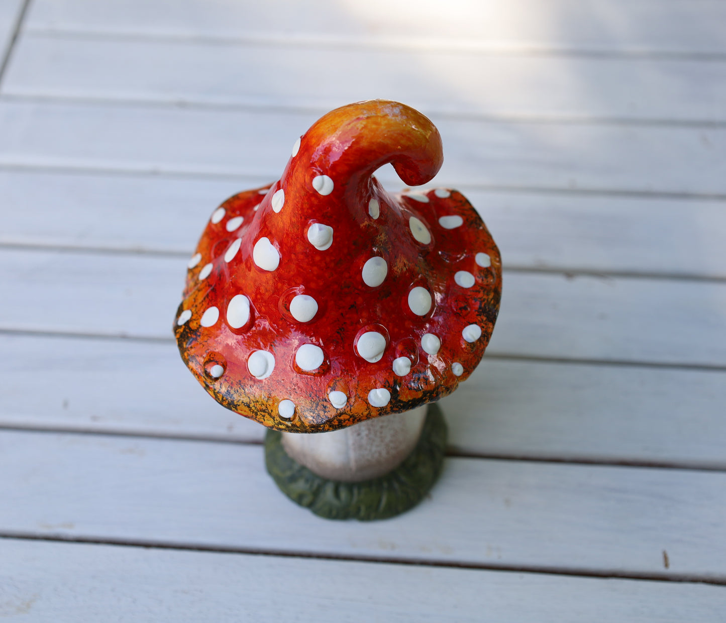 Funghi da favola: incantevole decorazione autunnale in ceramica