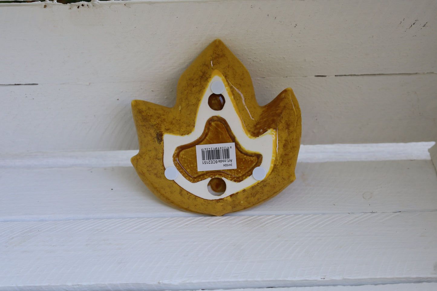 Piccola ciotola decorativa in ceramica a forma di foglia di colore giallo