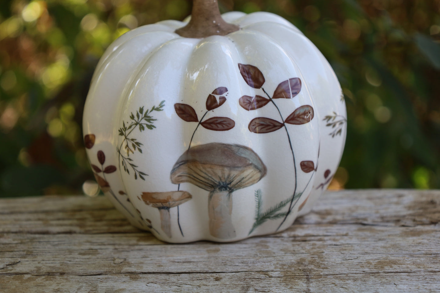 Zucca in ceramica con motivo a fungo autunnale in beige-marrone
