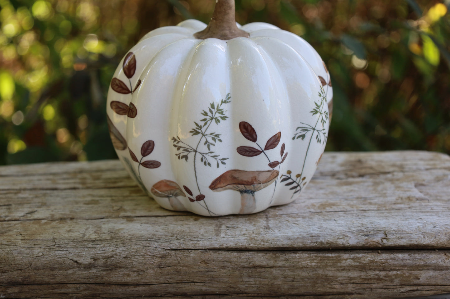 Zucca in ceramica con motivo a fungo autunnale in beige-marrone