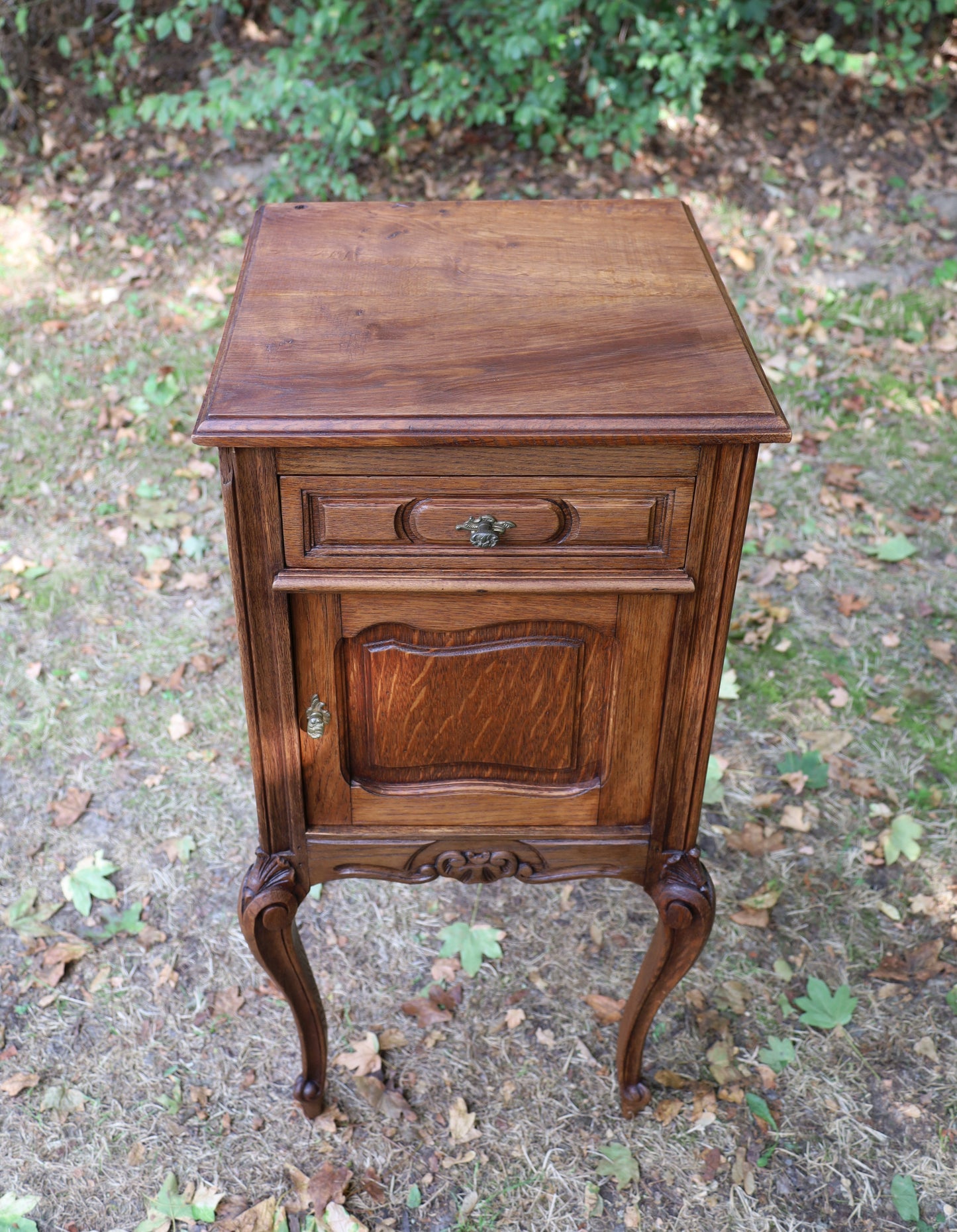 Comodino/mobiletto antico in stile Luigi XV, circa 1870 - 1890, in legno marrone