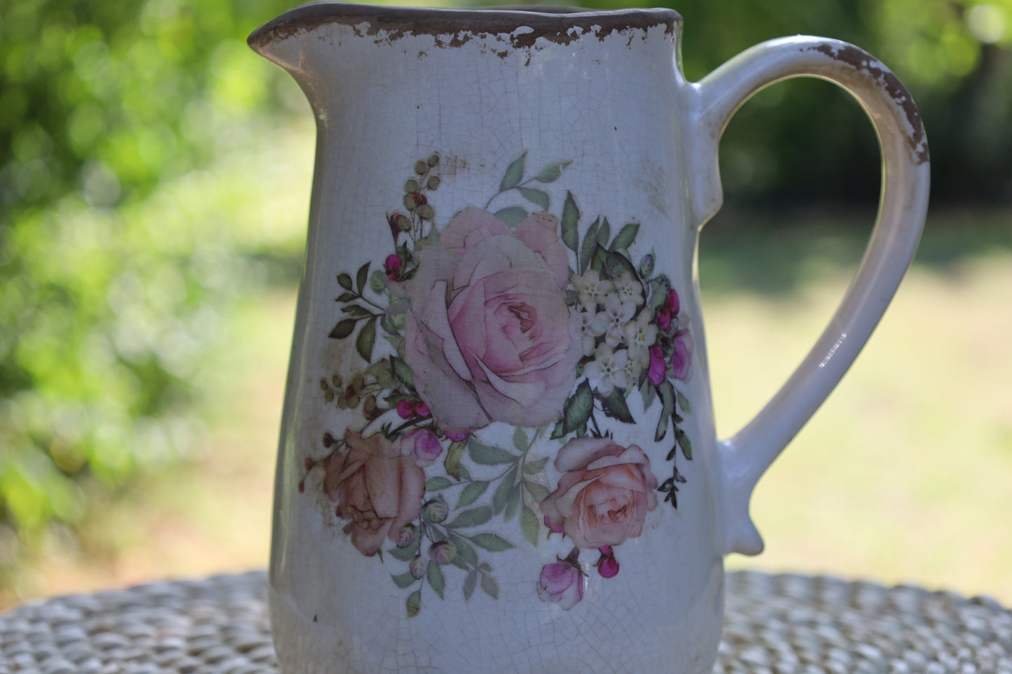 Brocca decorativa con motivo a rosa in stile cottage in ceramica