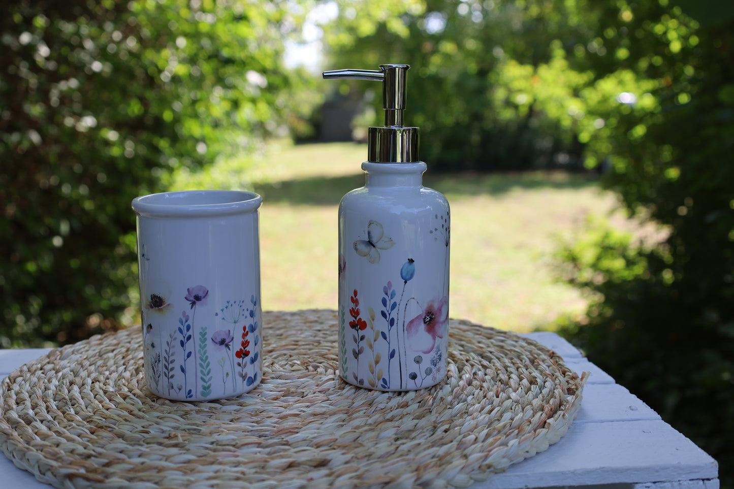 Portaspazzolino con motivo floreale in ceramica bianca