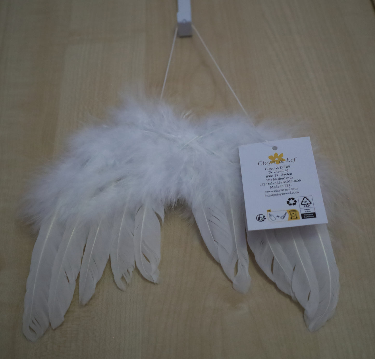 Weihnachtsanhänger Flügel in Weiß aus Federn