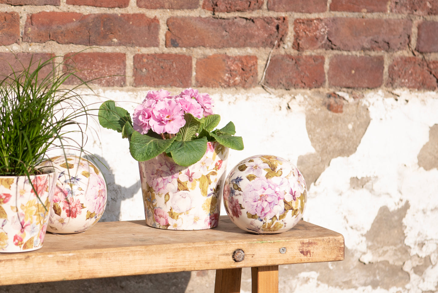 Decorative ball with flower motif in various sizes