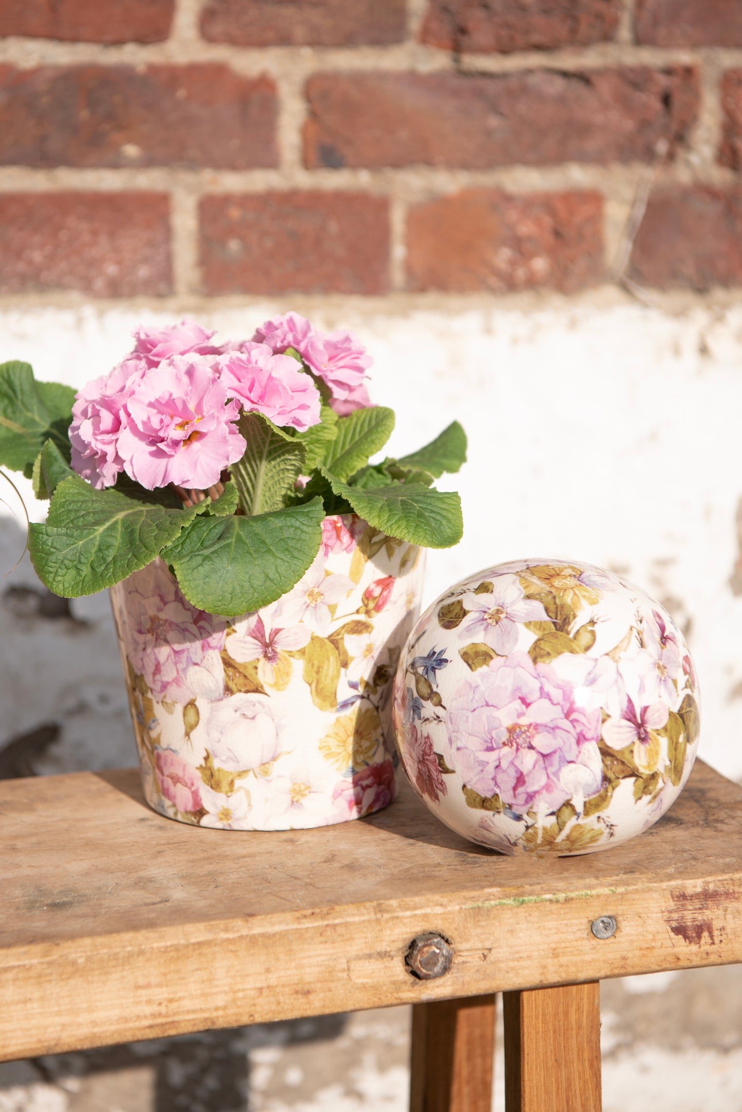 Decorative ball with flower motif in various sizes