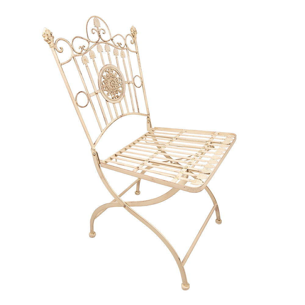 Sedia da giardino bianca in stile vintage in ferro