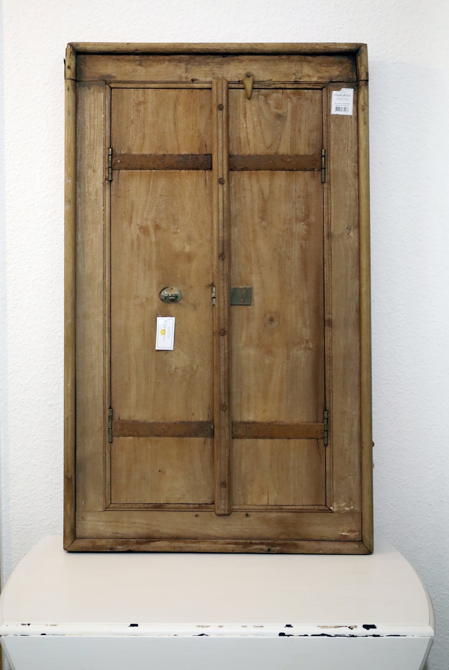 Originales altes Holzfenster für rustikale Dekorationen