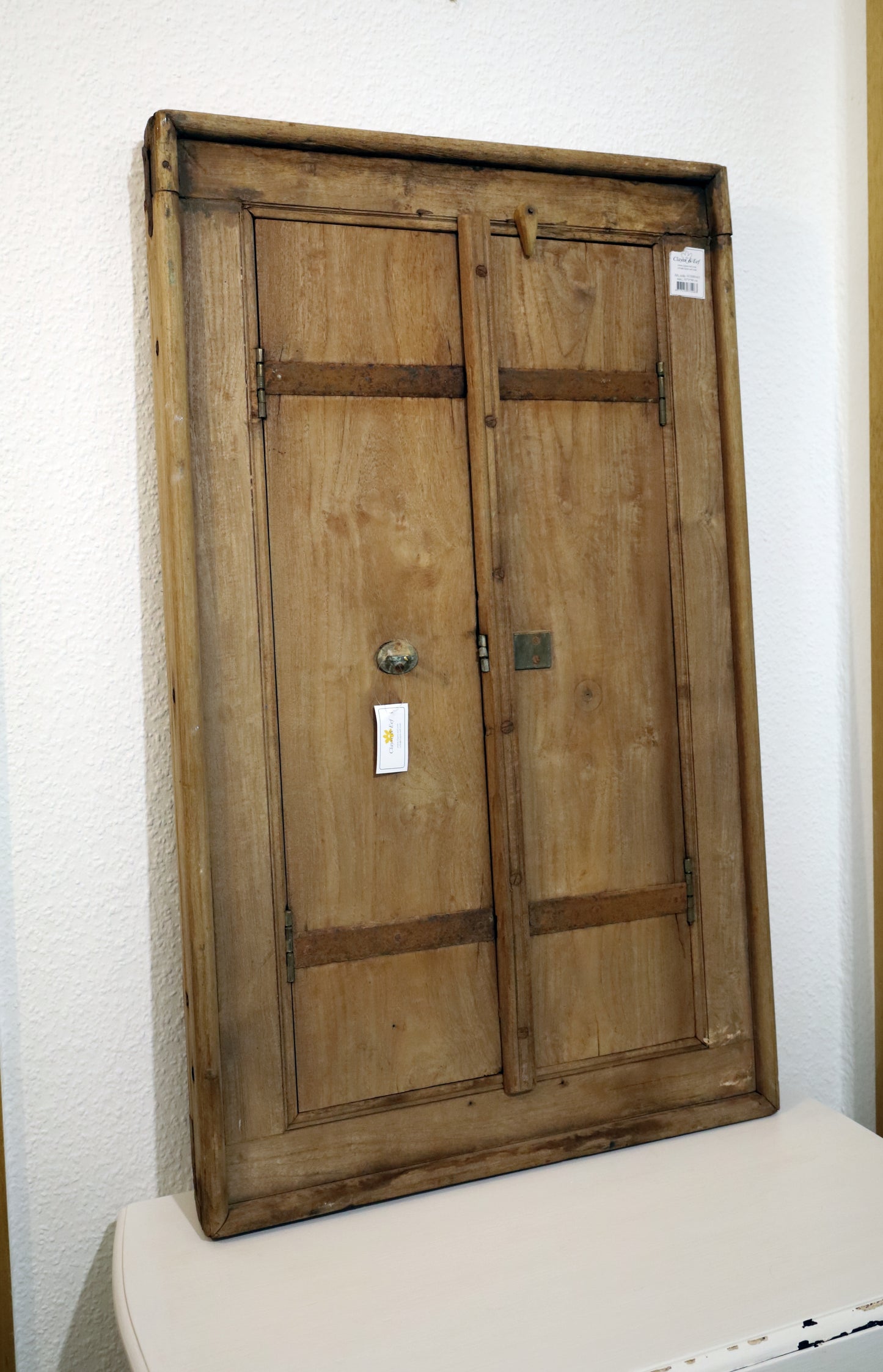Originales altes Holzfenster für rustikale Dekorationen