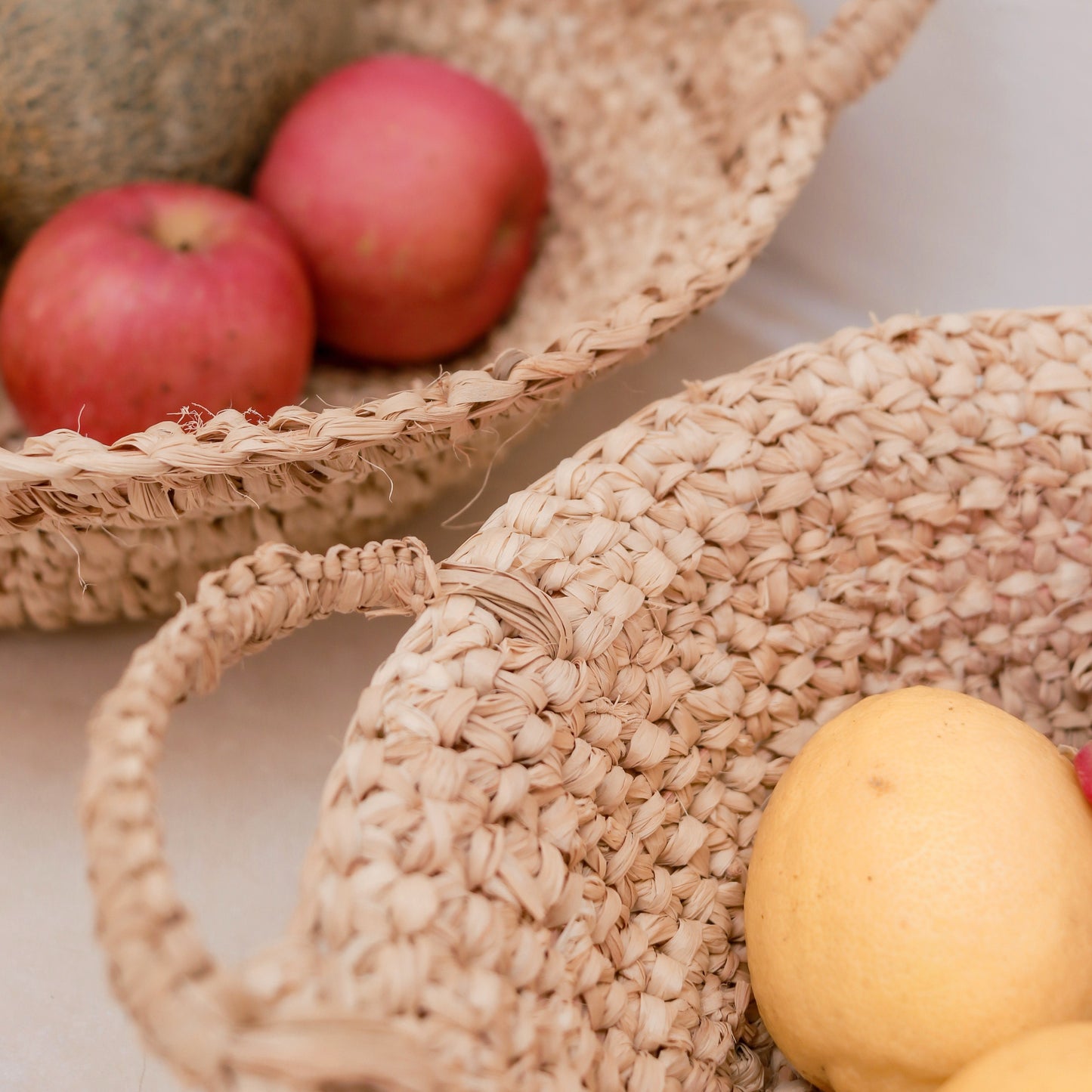 Cesto di frutta / cesto di rafia