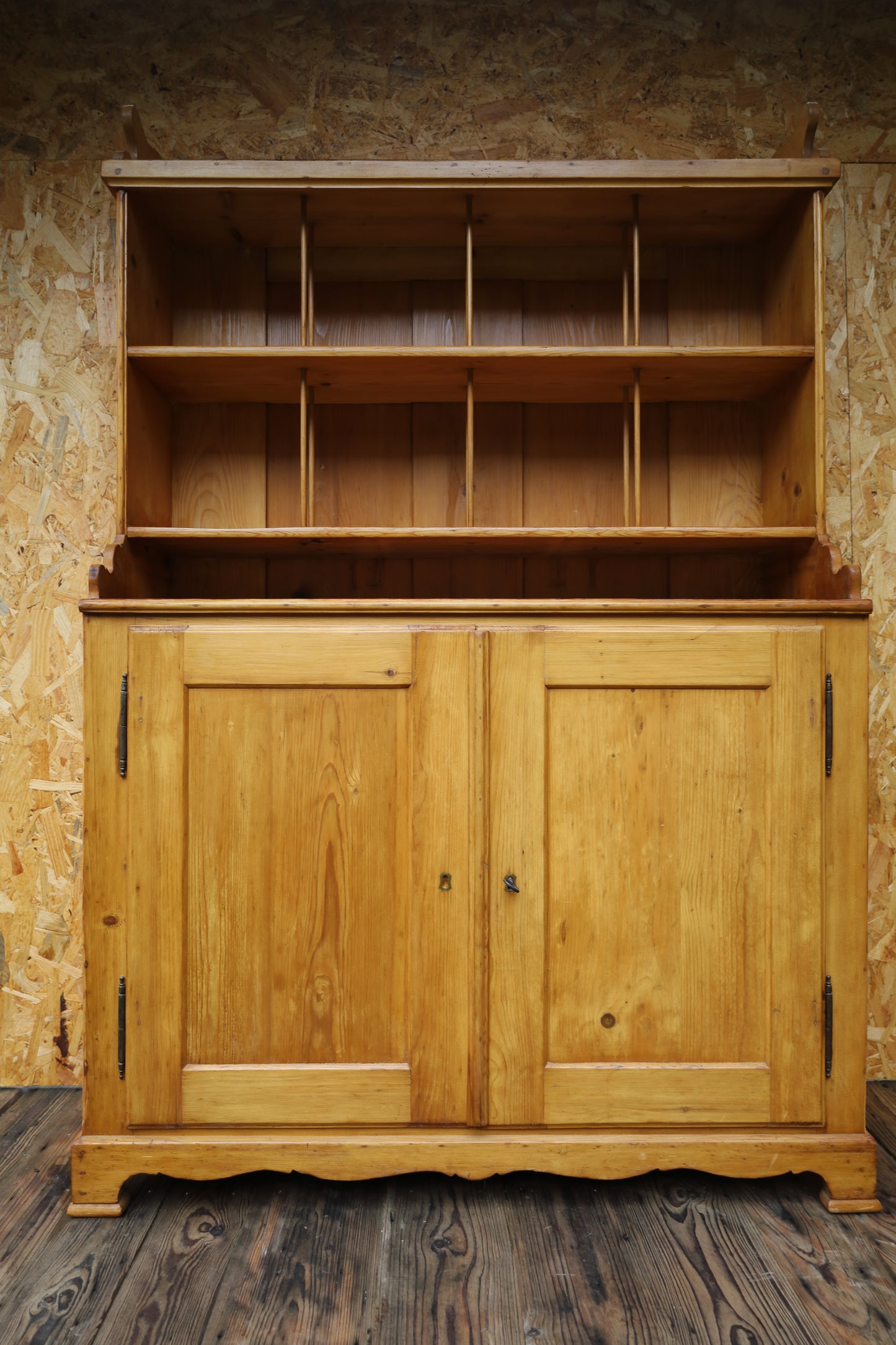 Mobile da cucina antico, stile guglielmino, in legno tenero, 1870-1915, restaurato 