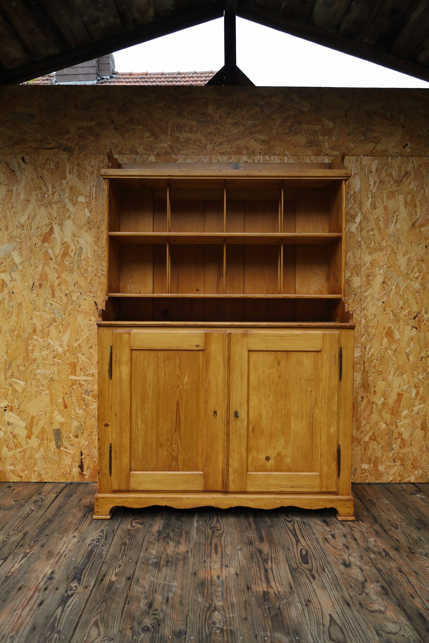 Mobile da cucina antico, stile guglielmino, in legno tenero, 1870-1915, restaurato 