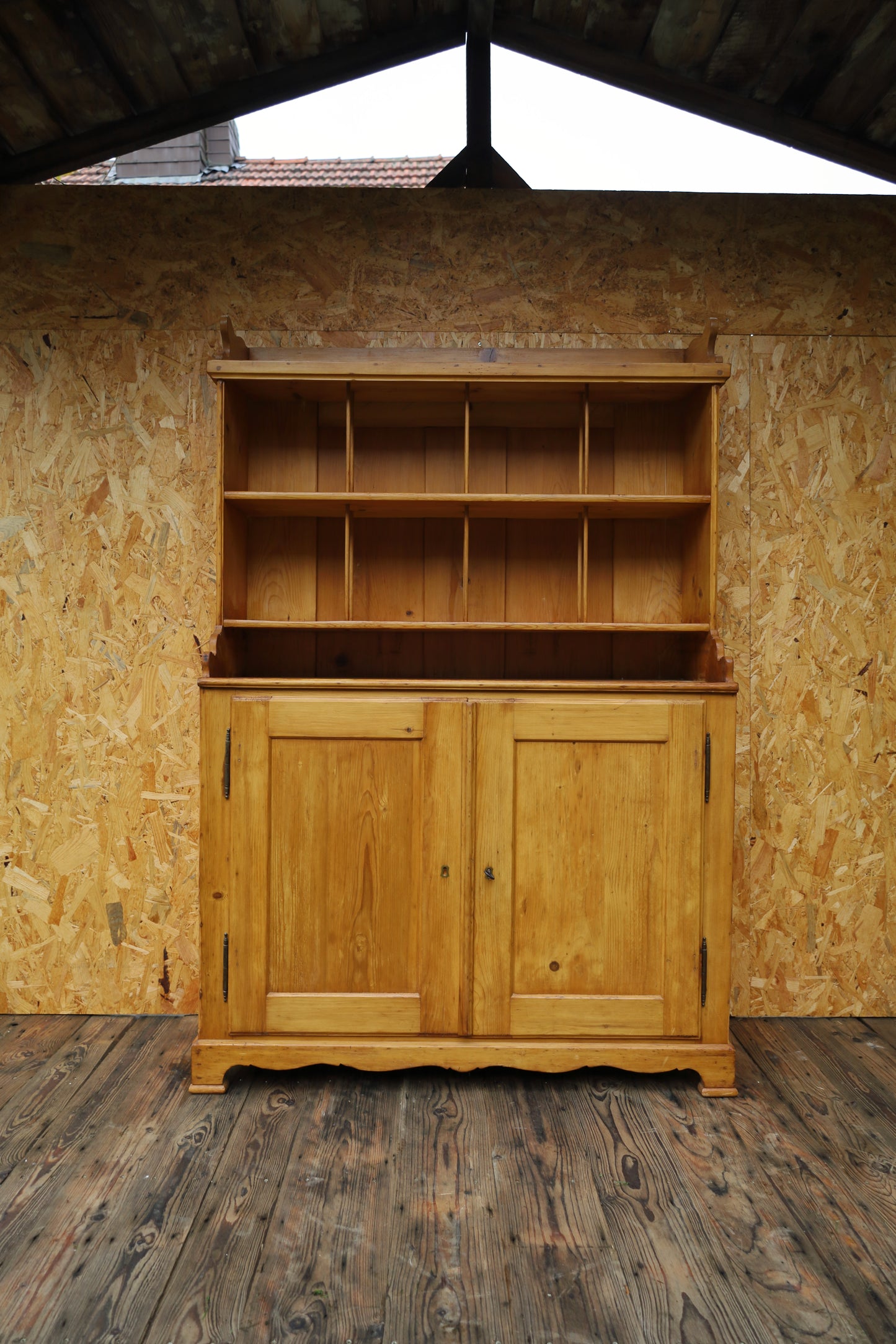 Mobile da cucina antico, stile guglielmino, in legno tenero, 1870-1915, restaurato 