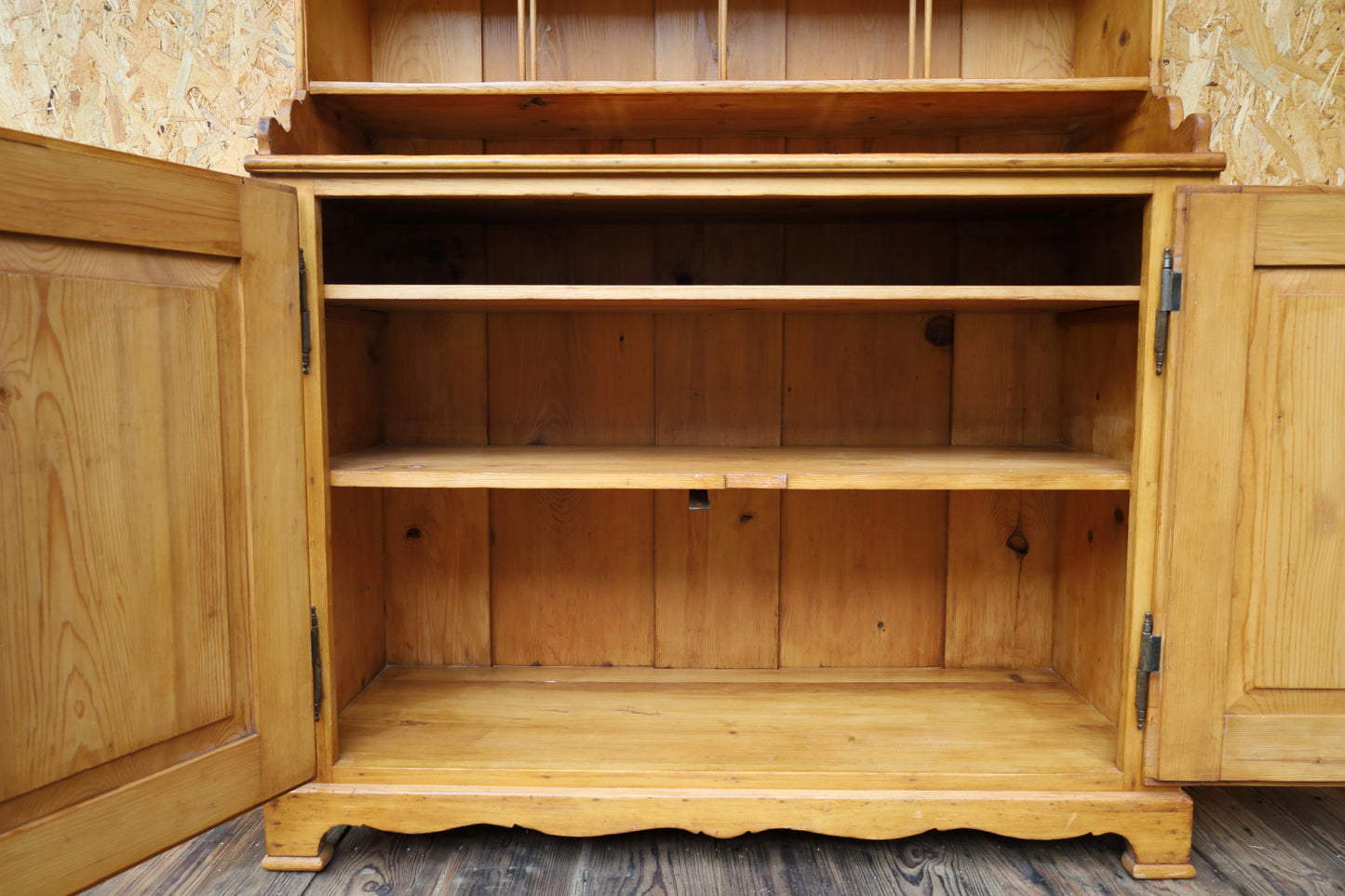 Mobile da cucina antico, stile guglielmino, in legno tenero, 1870-1915, restaurato 