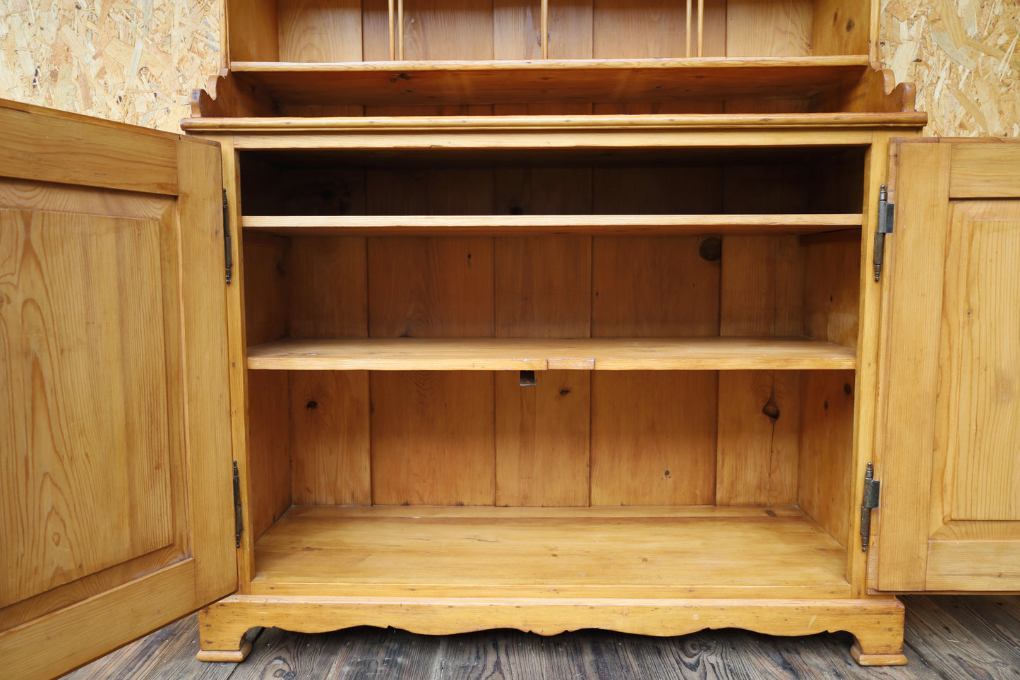Mobile da cucina antico, stile guglielmino, in legno tenero, 1870-1915, restaurato 