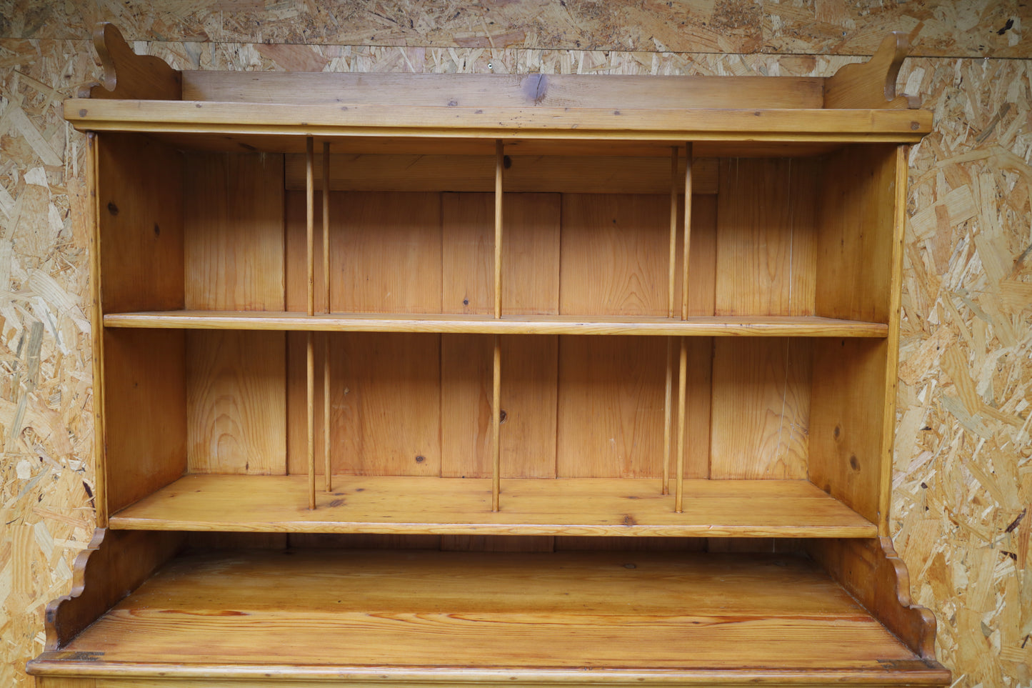 Mobile da cucina antico, stile guglielmino, in legno tenero, 1870-1915, restaurato 